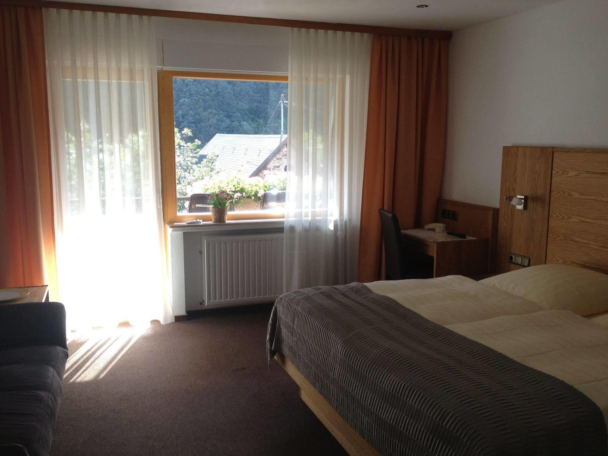 Hotel Weingut Dehren Еленц-Полтерсдорф Екстериор снимка